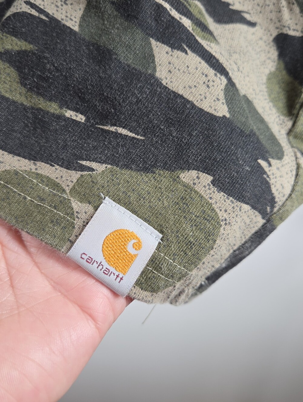 🆕️ Carhartt Women's Camo Long Sleeve Logo Graphic T-Shirt - Picture 8 of 11